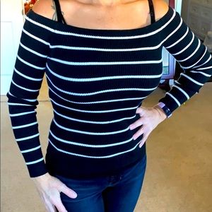 DONATED-DRESS 4 SUCCESS - American Eagle S Blk/white boat neck sweater